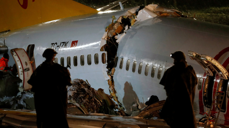 Bruchlandung am Flughafen Istanbul: Mehrere Tote und 180 Verletzte