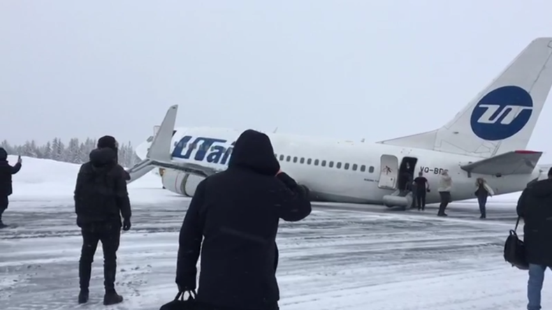 Russland: Harte Landung einer UTair-Boeing von Passagier gefilmt