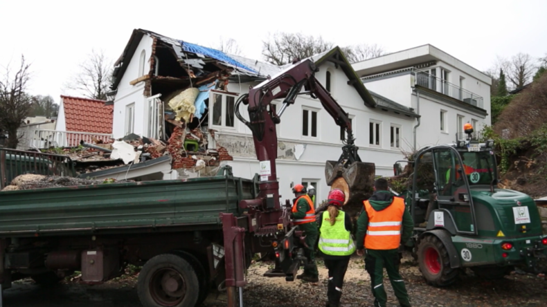 Aufräumarbeiten nach Sabine: Zerstörung in Hamburg und Bayern durch Orkan
