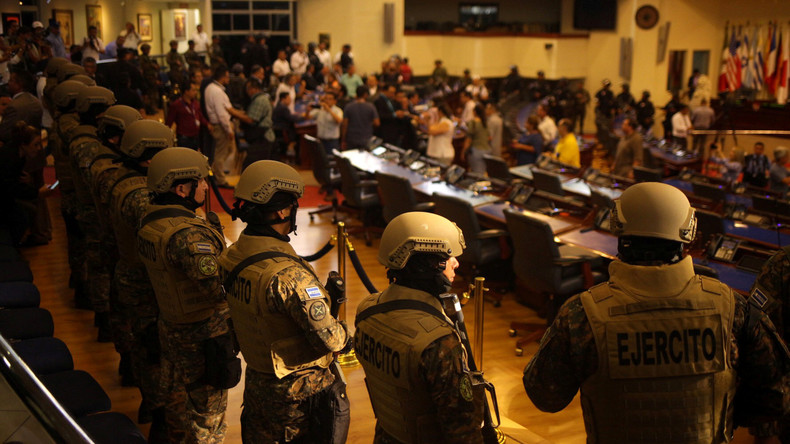 Demokratie mit anderen Mitteln – Präsident El Salvadors schickt Militär ins Parlament