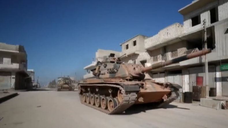 Türkei zieht Truppen und Panzer an der Front in Idlib zusammen