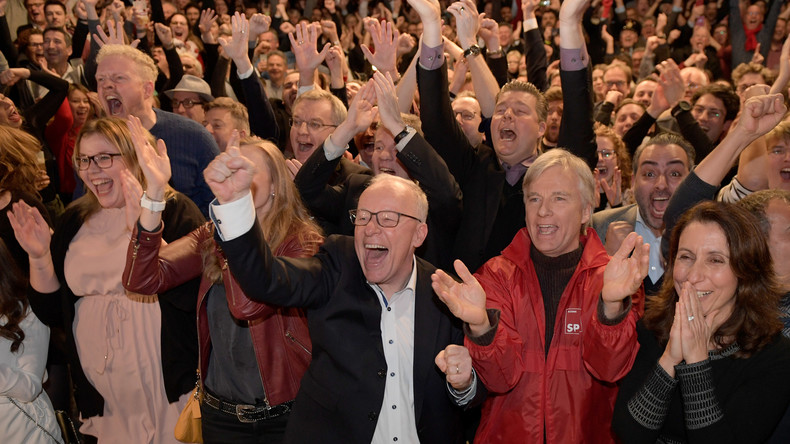 Hamburg-Wahl: SPD-Anhänger skandieren bei der Wahlparty "Nazis raus" (Videos)