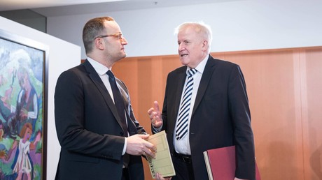 LIVE: Jens Spahn und Horst Seehofer äußern sich zum Coronavirus
