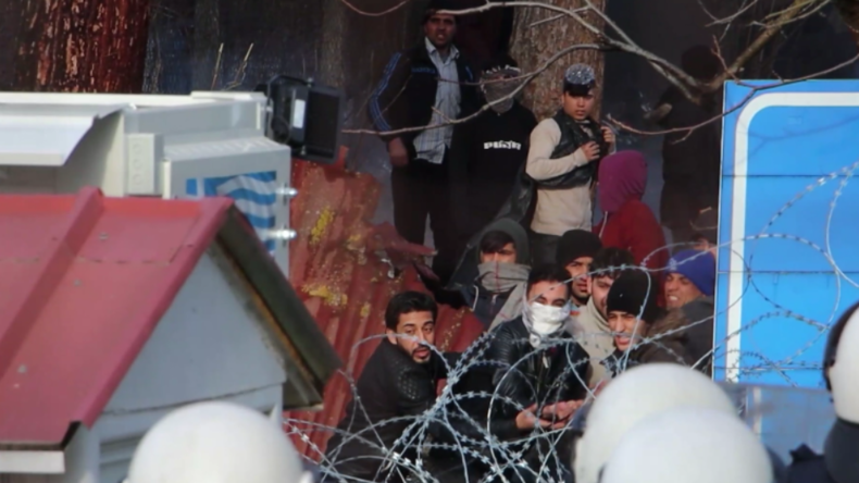 Massiver Migrationsstrom auf griechische Grenze: Tränengas gegen gewaltbereite Migranten eingesetzt