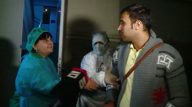 Skurrile Szene in Georgien: Krankenschwestern zerren mutmaßlichen Corona-Kranken ins Krankenhaus
