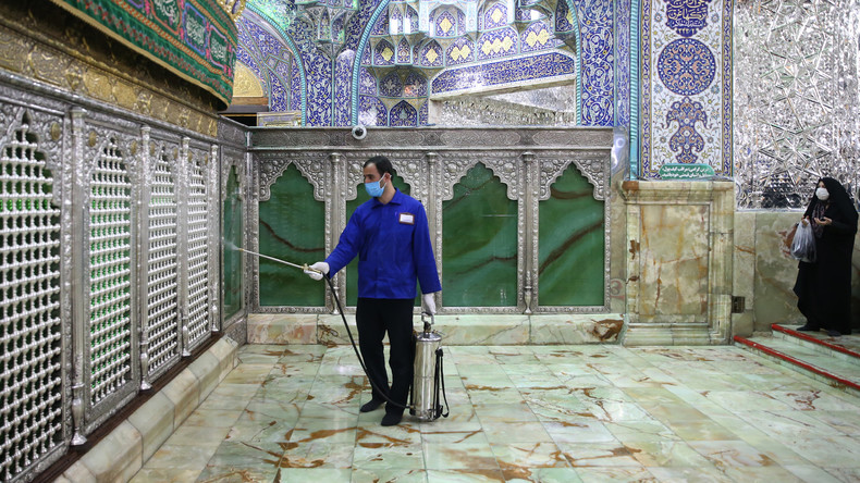 Iraner lecken an Heiligtümern aus Protest gegen Sicherheitsvorkehrungen wegen Coronavirus-Epidemie