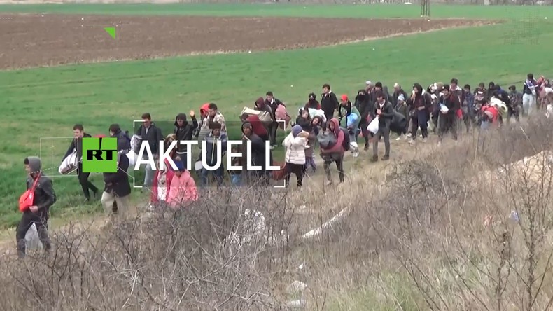 RT-Umfrage: Soll Deutschland Migranten von der griechischen Grenze aufnehmen?