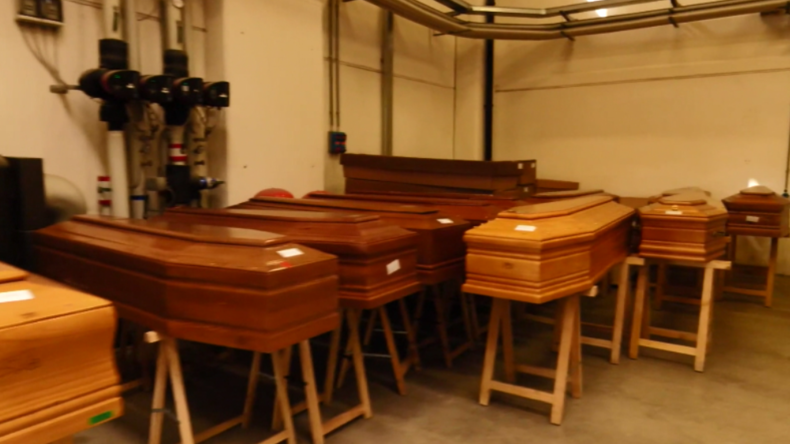 Corona-Krise in Italien: Triage-Zeltlager, überfüllte Krematorien und Armee-Leichentransporte
