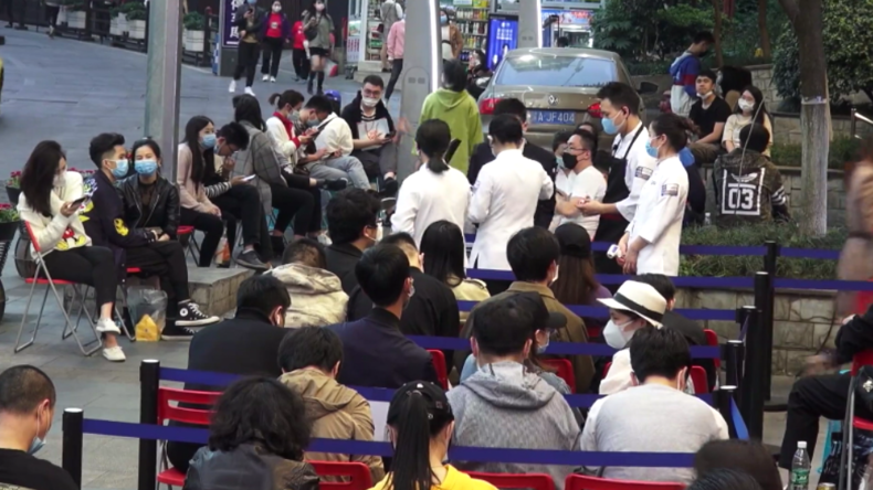 Regelrechter Ansturm auf Restaurants nach Lockerung der Corona-Maßnahmen in Millionenstadt Chongqing