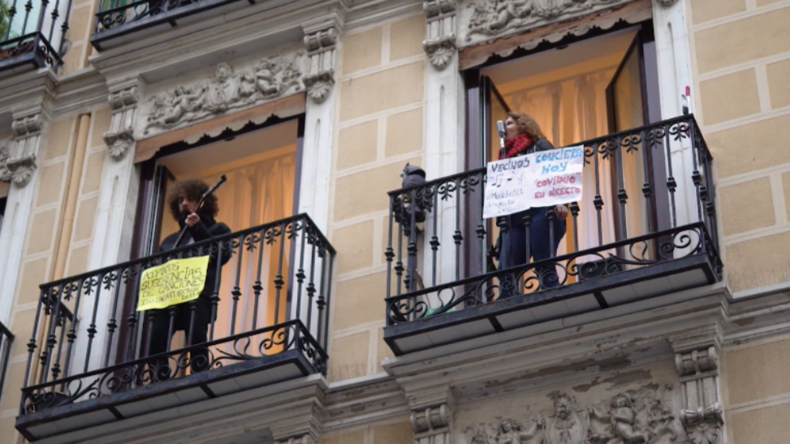 Madrid: Soulsängerin gibt Balkonkonzert für Nachbarn – Krise hat auch positive Seiten