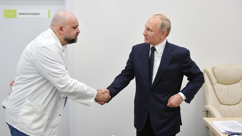 Russland: Chefarzt des Corona-Krankenhauses positiv auf COVID-19 getestet