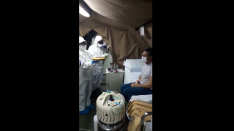 Italien: Hilfskräfte der Armee überraschen Corona-Kranken zum Geburtstag im Feldkrankenhaus