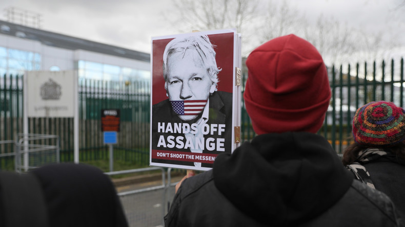 Trotz Corona-Pandemie: Auslieferungsanhörung gegen Assange wird fortgesetzt (Video)