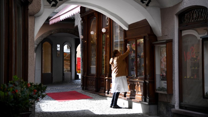 Kunden stürmen nach Lockerungen in Österreich die Läden