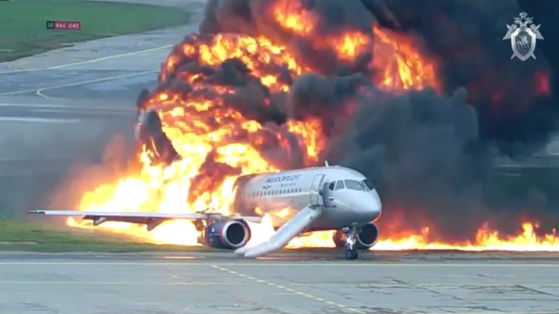 Neues Video der tödlichen Superjet-Bruchlandung in Moskau veröffentlicht – Offenbar Pilotenfehler