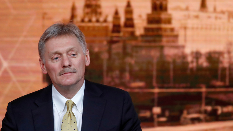 Kremlsprecher Dmitri Peskow mit COVID-19 ins Krankenhaus eingeliefert