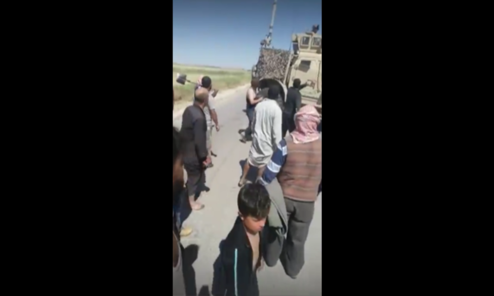 Syrien: Protestierende Dorfbewohner zwingen US-Konvoi zum Rückzug – "Ihr habt unser Land ruiniert"