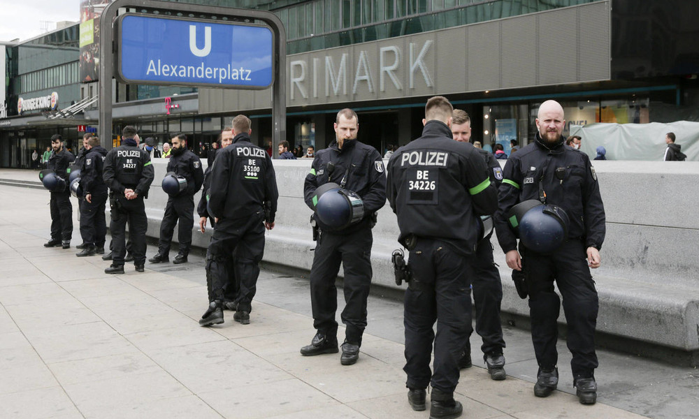 Neues Gesetz gegen Diskriminierung in Berlin: Müssen Polizisten bald ihre Unschuld beweisen?