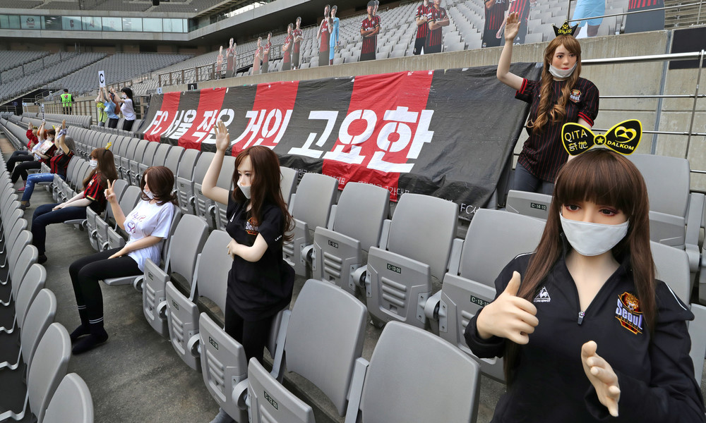 Lust auf Fußball mal anders: Südkoreanischer Erstligist setzt Sexpuppen ins leere Stadion