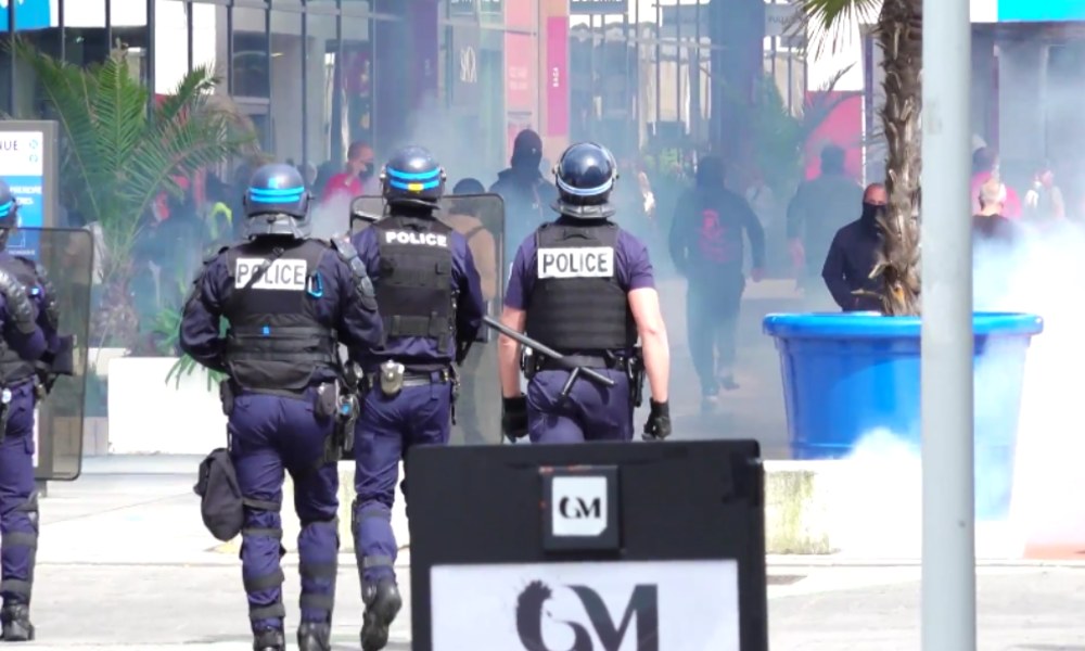 Frankreich: Polizei löst verbotene Demonstration gegen Corona-Maßnahmen mit Tränengas auf