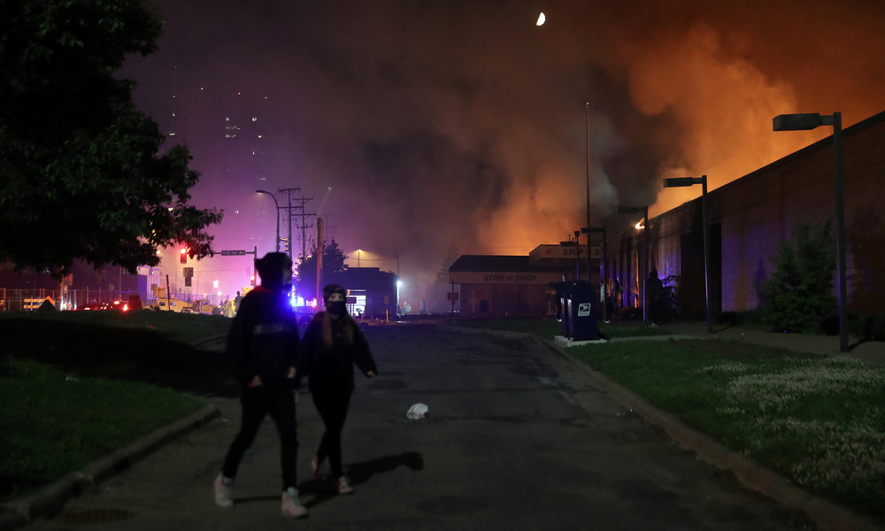 Proteste in Minneapolis gehen trotz Ausgangssperre weiter