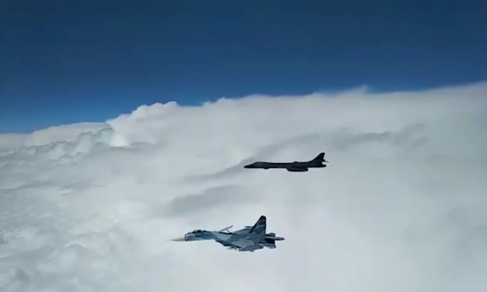 Russische Jets begleiten strategische US-Bomber über der Ostsee und dem Schwarzen Meer