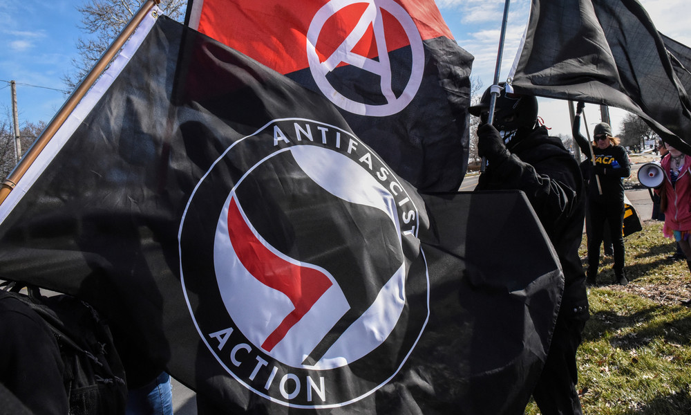 Nigel Farage: Antifa-'Faschisten' unterwandern George Floyd-Proteste in den USA