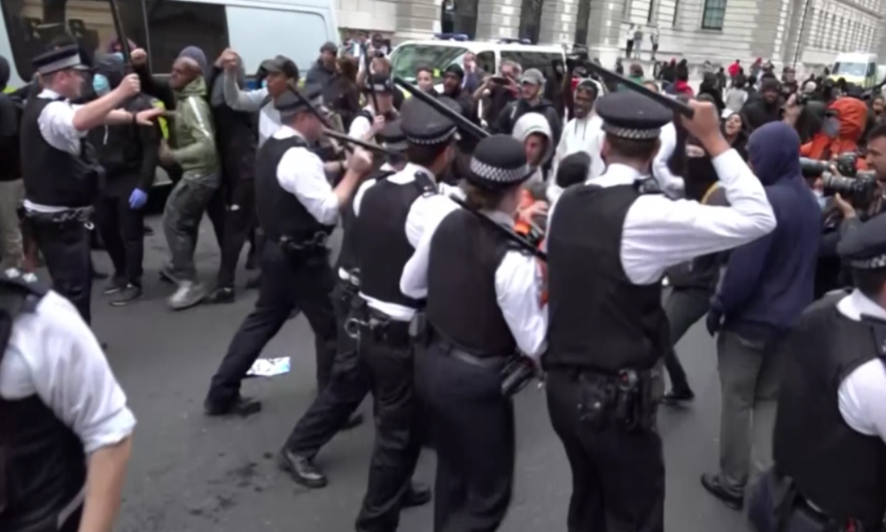 Protest nach US-Vorbild: George-Floyd-Marsch in London artet in Gewalt aus