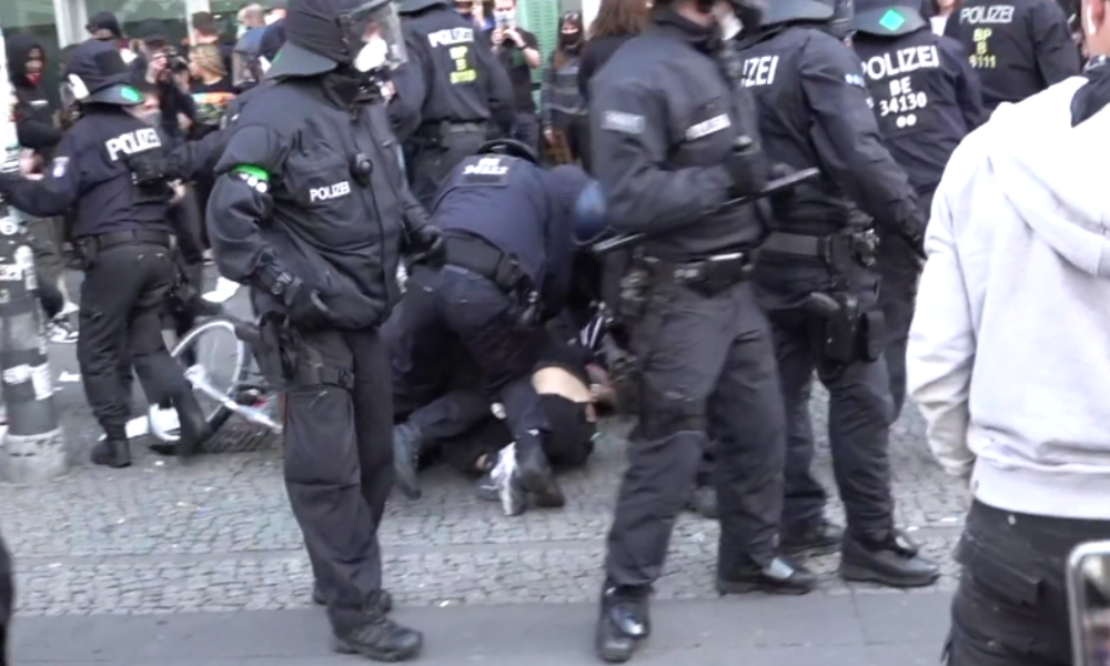 Nach "Silent Demo" in Berlin: Beleidigungen und Angriffe auf Polizisten