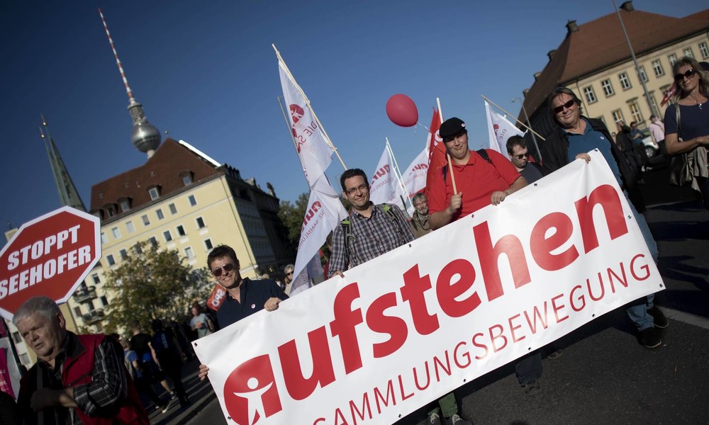 "Bürger sollen nicht nur Krümel vom Kuchen bekommen"  – Sammlungsbewegung Aufstehen wagt Neustart