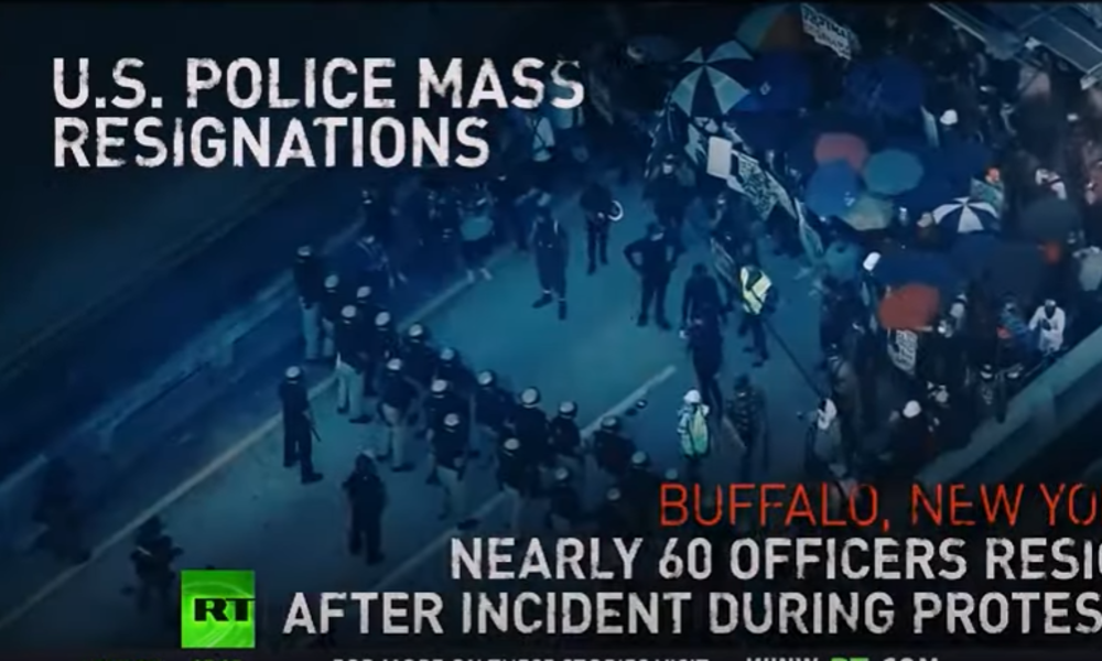 Moral auf dem Tiefpunkt: US-Polizei laufen die Beamten weg (Video)