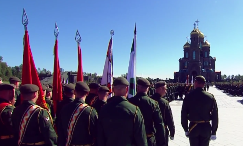 Putin besucht neue gigantische Kathedrale zu Ehren der russischen Armee und dem Tag des Sieges