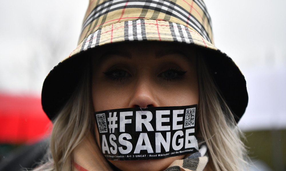 Einer geht noch: US-Justiz mit neuer Anklage gegen Julian Assange