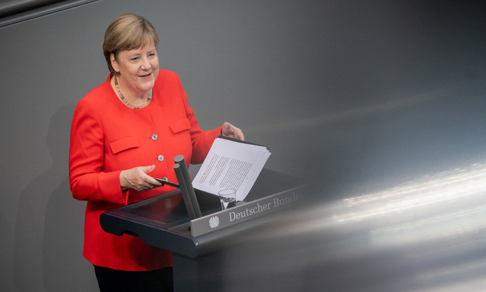 LIVE: Bundes­kanzlerin Angela Merkel beant­wortet Fragen der Ab­ge­ordneten