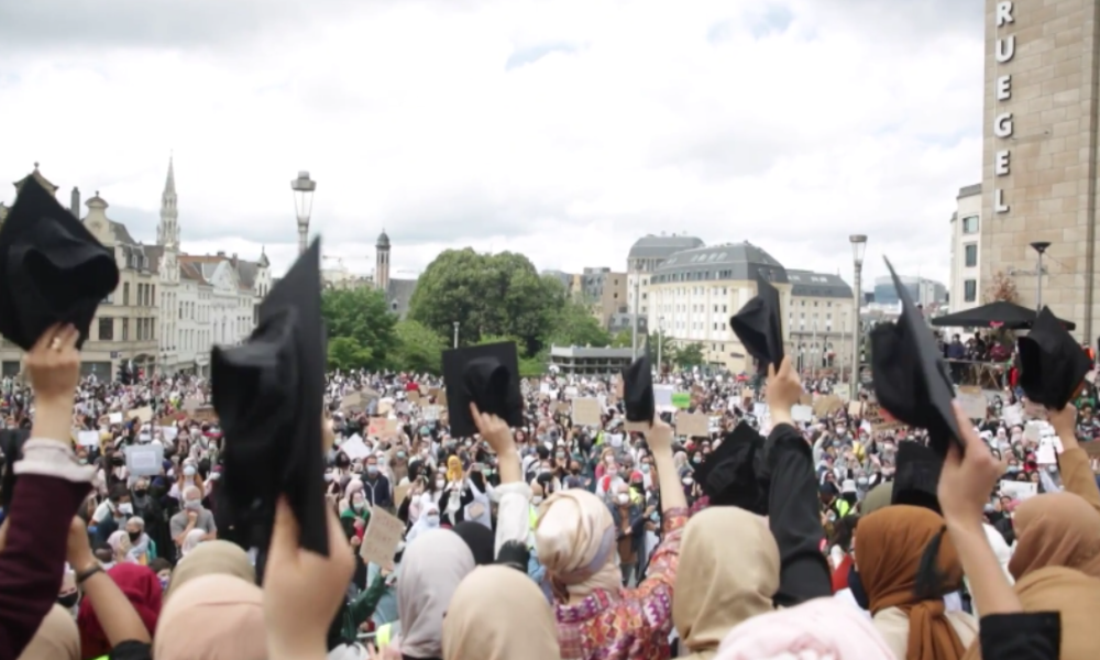 Brüssel: "Hijabis Fight Back" – Tausende protestieren gegen Kopftuchverbot an Universitäten