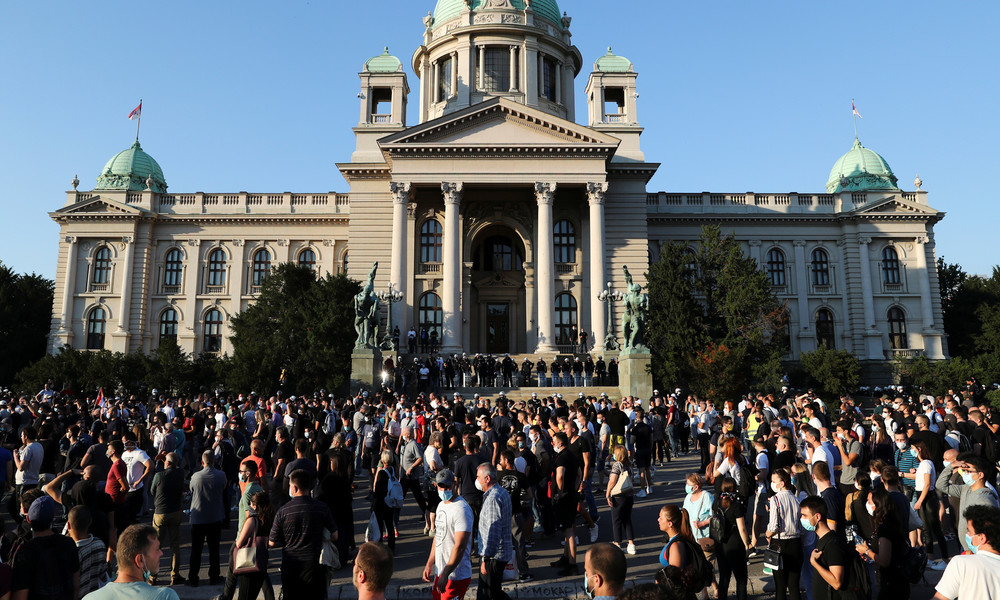 Serbien: Neue Corona-Ausgangssperre zurückgenommen – Proteste gehen weiter