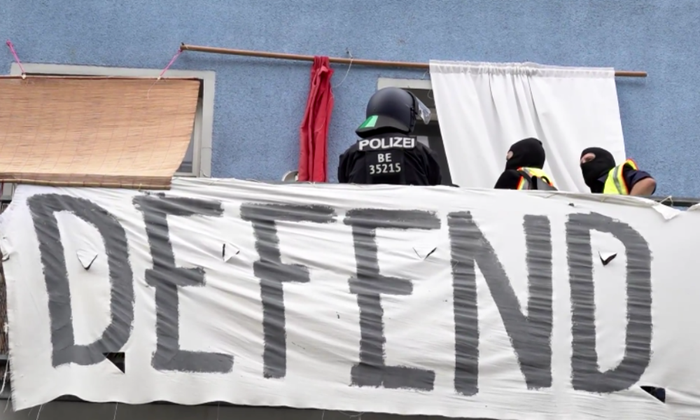 Berlin: Polizei stürmt Hausbesetzerzone nach Durchsuchungsbeschluss in der Rigaer Straße