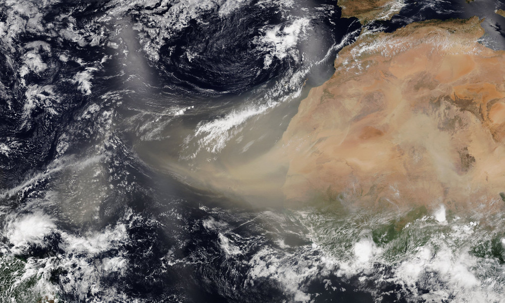 "Godzilla" überfliegt Atlantik: ESA zeigt Staubwolke aus Sahara unterwegs nach Amerika