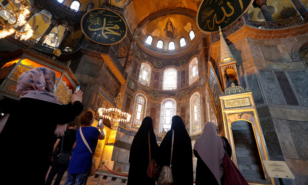 "Voller Schmerz": Papst Franziskus beklagt Umwandlung der Hagia Sophia in eine Moschee