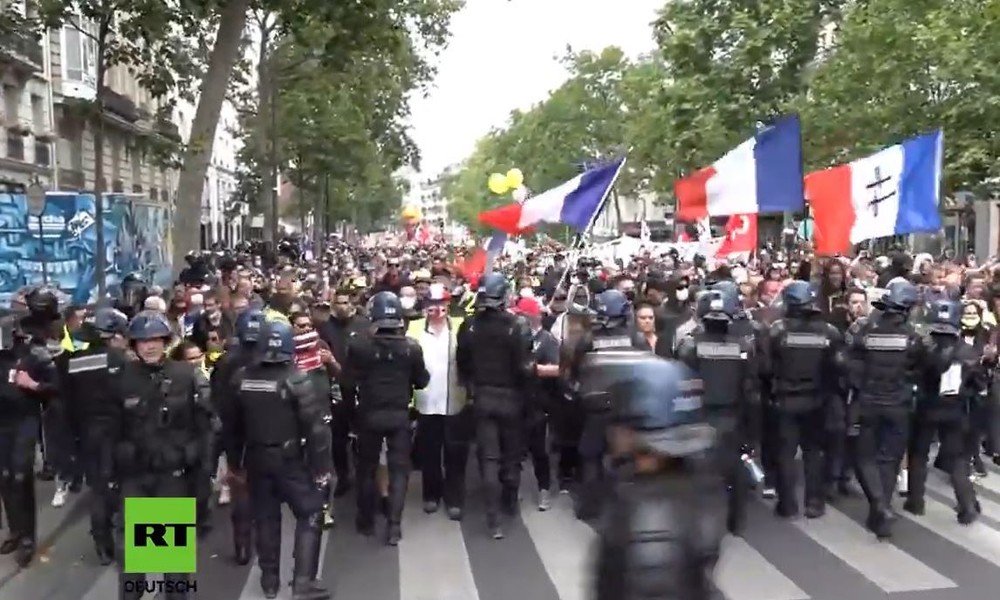 LIVE: Paris – Anti-Regierungs-Proteste am französischen Nationalfeiertag