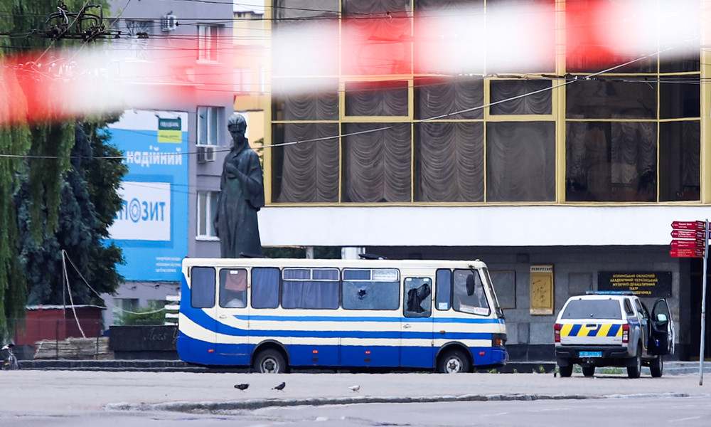 Ukraine: Bewaffneter Mann bringt Bus mit mindestens 20 Passagieren in seine Gewalt – Aktualisierung
