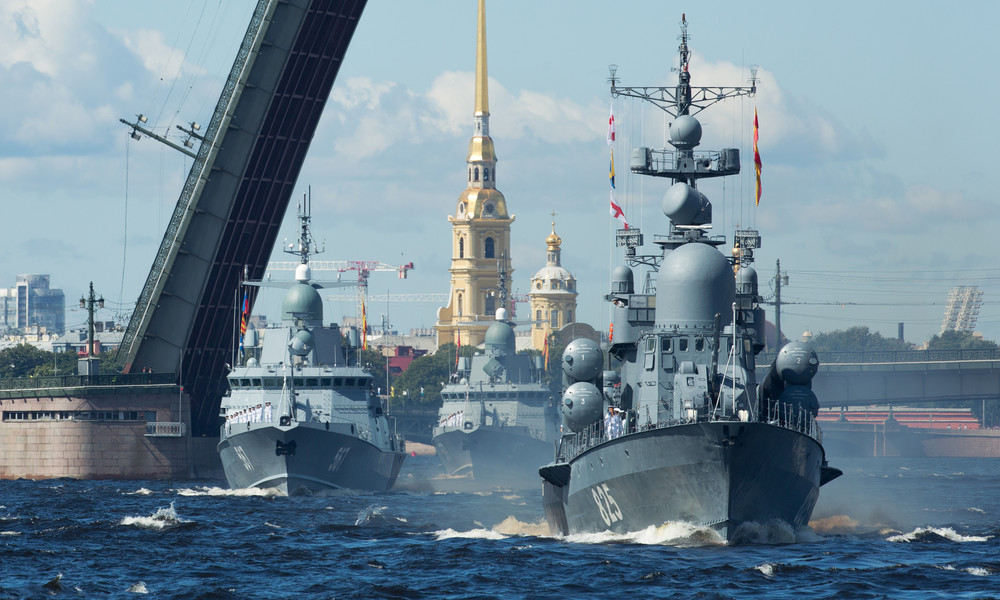 LIVE: Schiffsparade am Tag der russischen Kriegsmarine in Sankt Petersburg