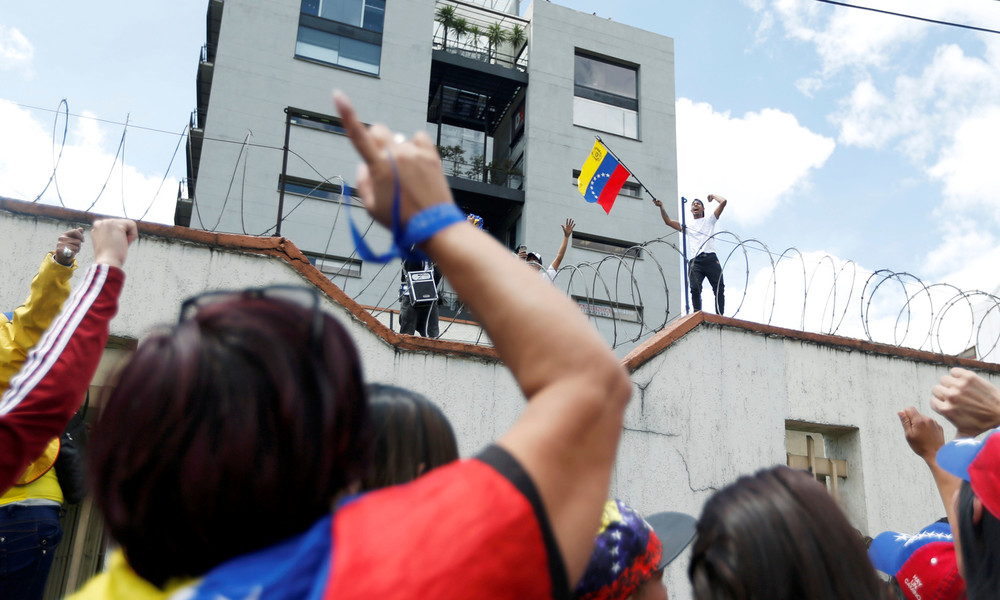 Generalkonsulat von Venezuela in Bogotá geplündert und verwüstet - Kolumbianische Polizei schaute zu