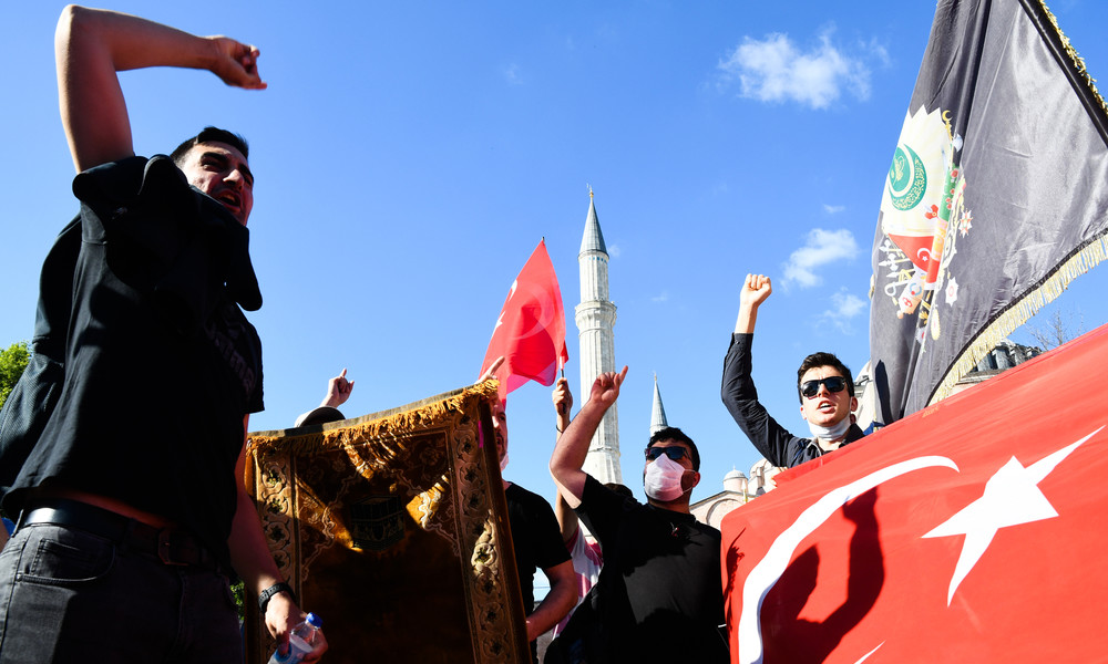 Nach Hagia-Sophia-Konvertierung: Türkische Zeitschrift ruft zur Wiederbelebung des Kalifats auf