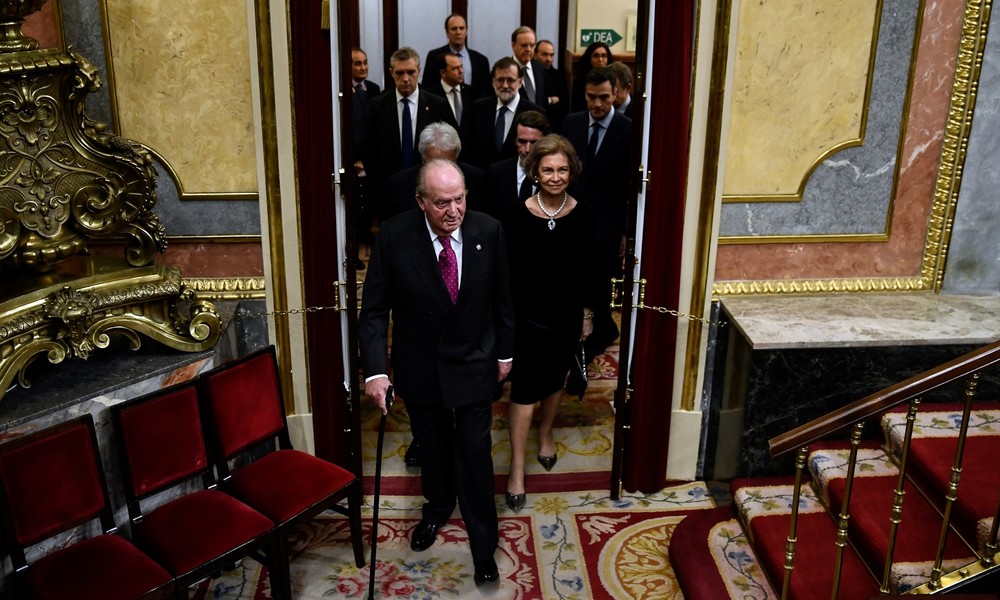 Ermittlungen wegen mutmaßlicher Schmiergeldzahlung: Spaniens Ex-König Juan Carlos geht ins Exil