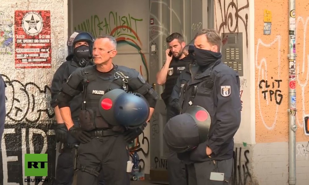 LIVE: Proteste in Berlin Neukölln gegen die Räumung der Szene-Kneipe "Syndikat"