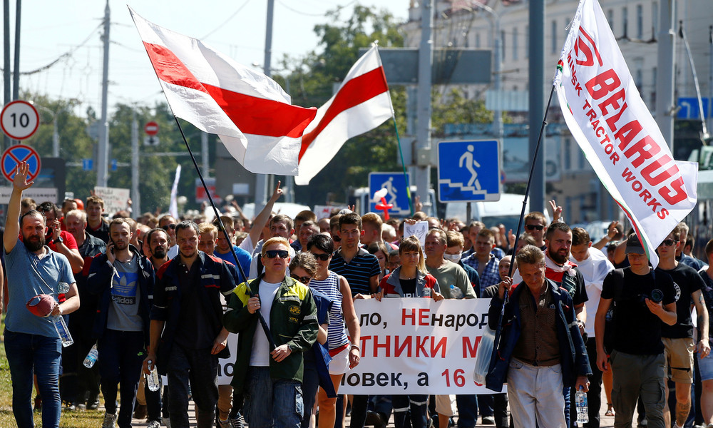 Minsker protestieren vor dem Gebäude des Staatsrundfunks Belteleradio