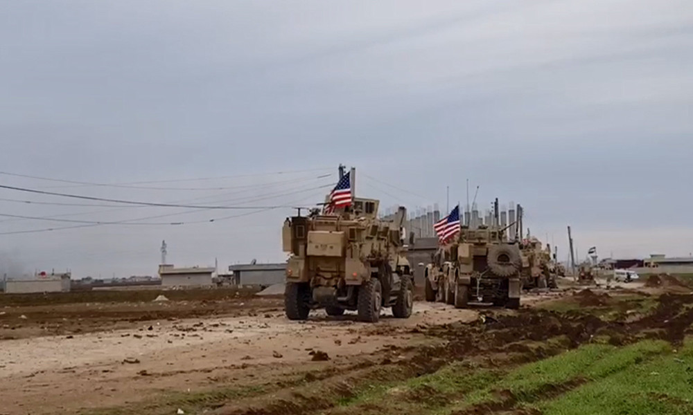 USA greifen erneut Kontrollpunkt der syrischen Armee an - Anwohner demonstrieren gegen US-Präsenz
