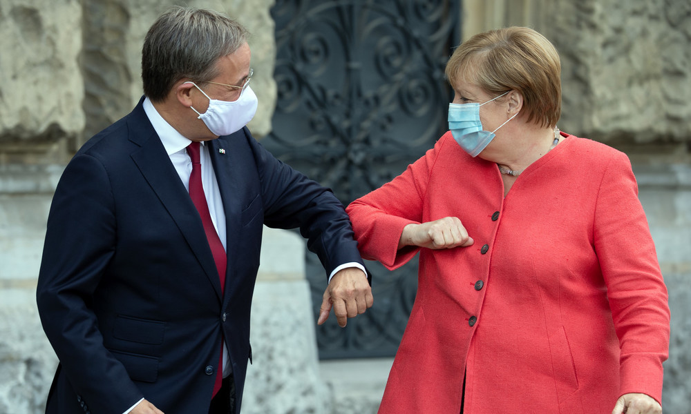LIVE: Angela Merkel und Armin Laschet geben gemeinsame Pressekonferenz