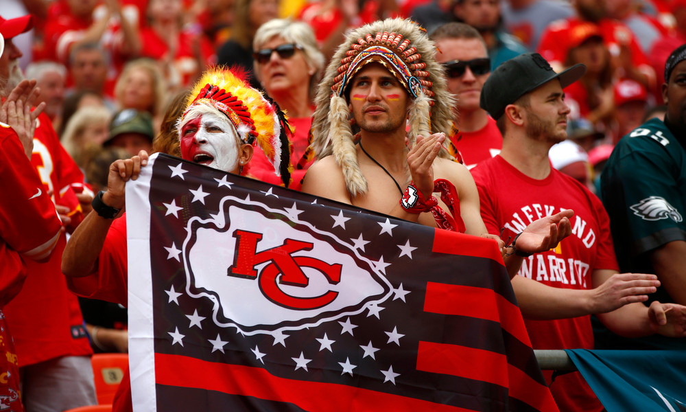 USA: Kansas City Chiefs verbieten Federn im Haar